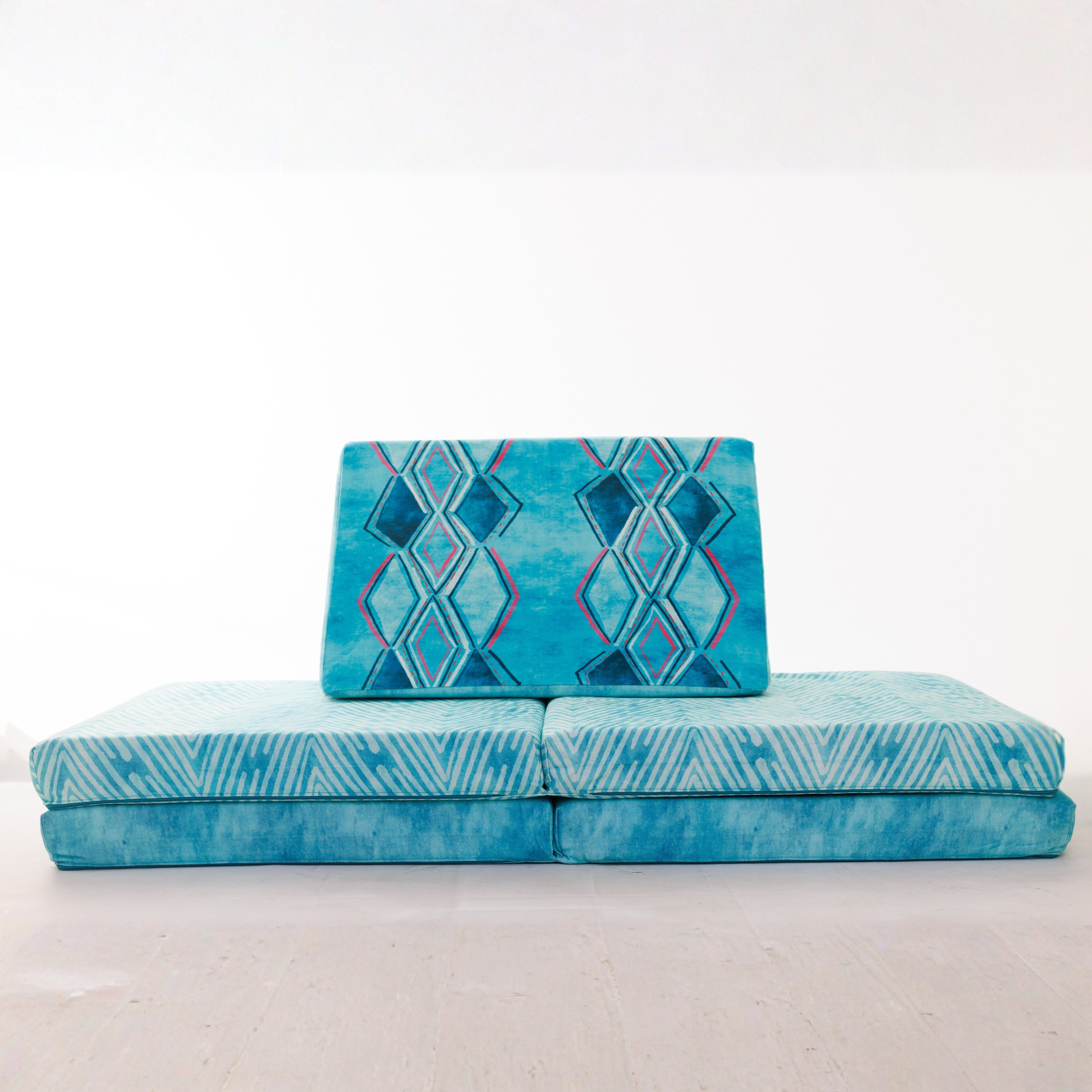 Luna Lounger Play Couch in Onyx
