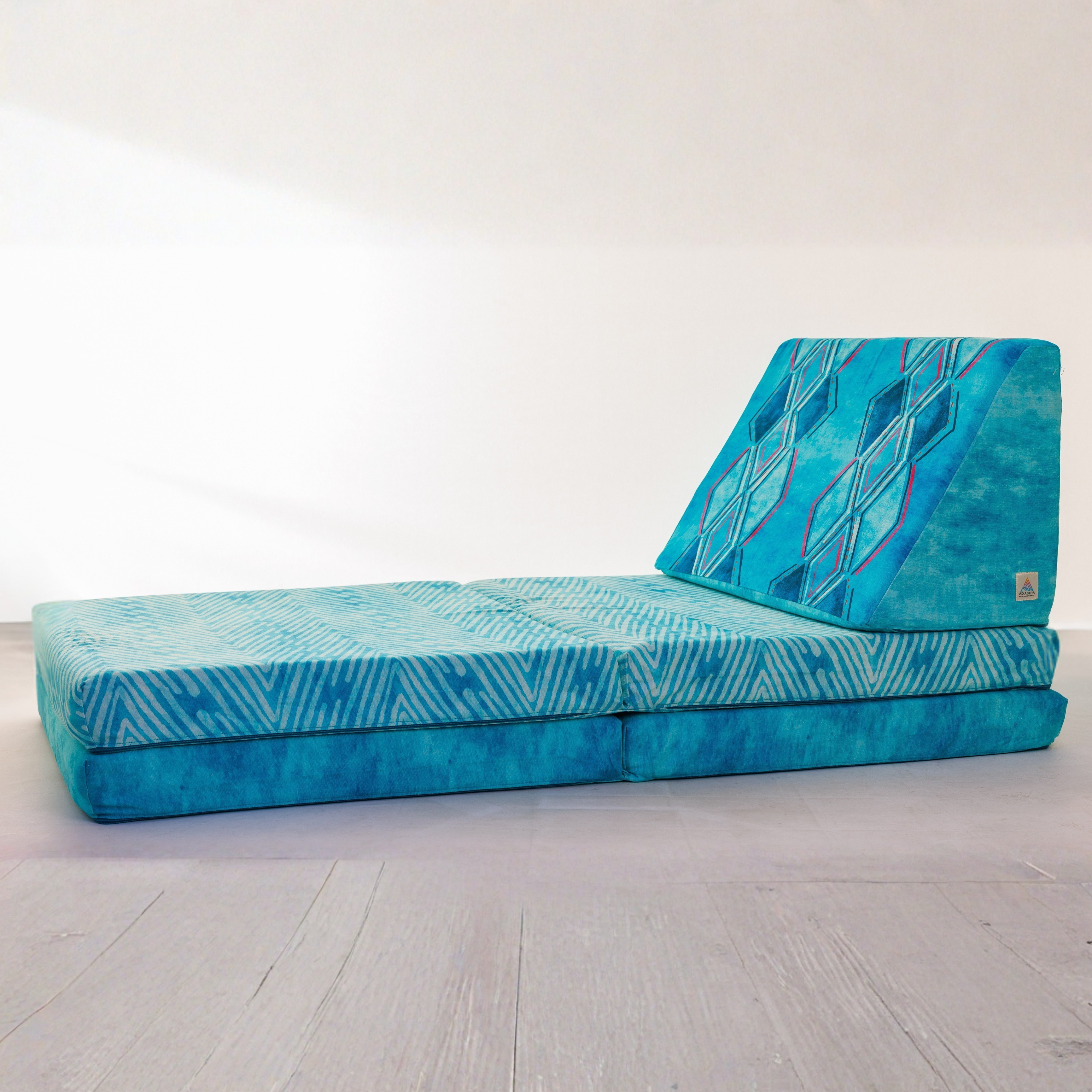 Luna Lounger Play Couch in Onyx
